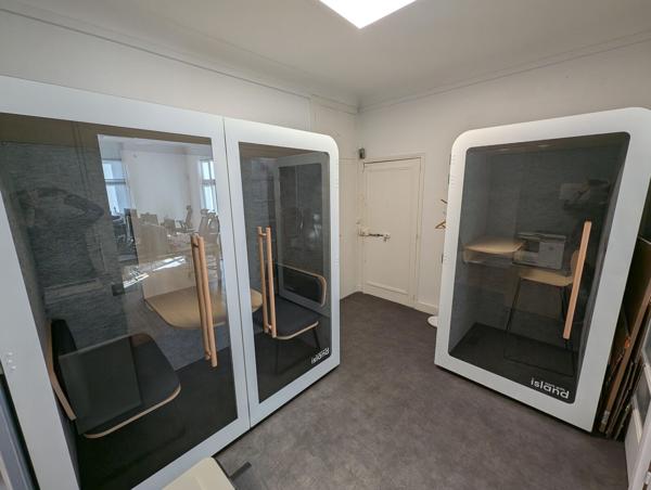 BUREAUX RÉNOVÉS À LOUER-143 M²-PLACE ROYALE