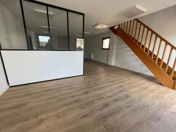 Bureaux à louer à La Chapelle-sur-Erdre avec stationnement facile