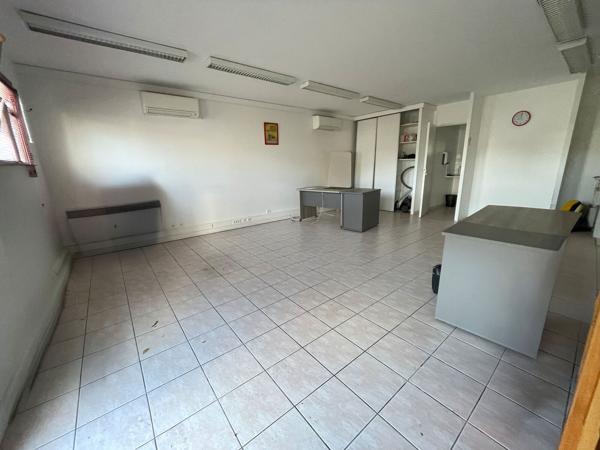 Bureaux à louer à La Chapelle-sur-Erdre avec stationnement facile