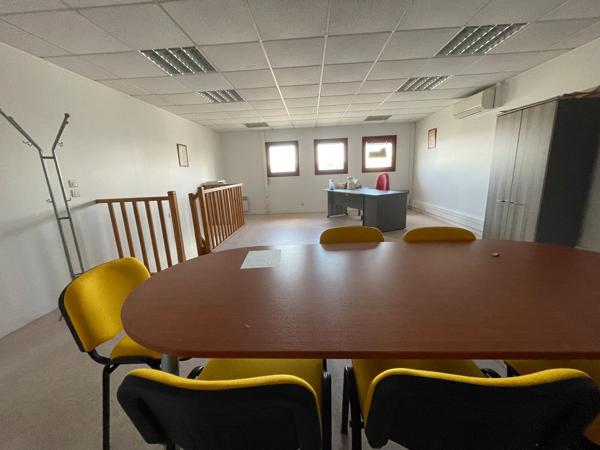 Bureaux à louer à La Chapelle-sur-Erdre avec stationnement facile
