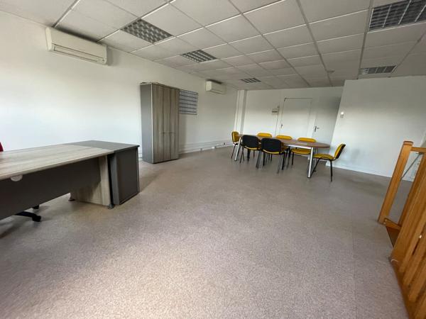 Bureaux à louer à La Chapelle-sur-Erdre avec stationnement facile