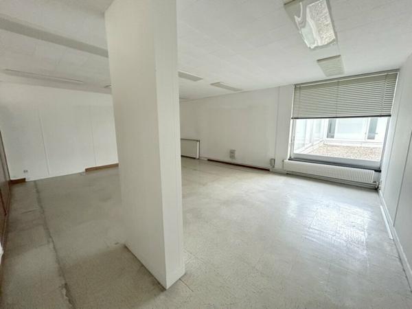 BUREAUX à VENDRE de 186 m²