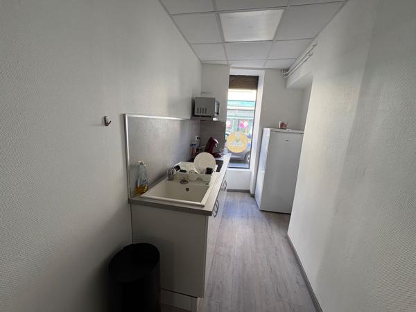 A VENDRE IMMEUBLE MIXTE 208 M2 SAINT JUST EN CHAUSSÉE