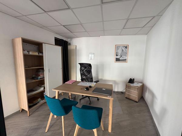 A VENDRE IMMEUBLE MIXTE 208 M2 SAINT JUST EN CHAUSSÉE