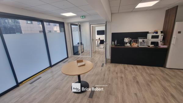 Bureaux à louer à Villeurbanne avec patio extérieur et accès rapide Lyon