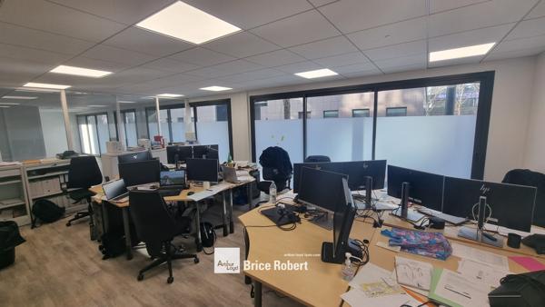 Bureaux à louer à Villeurbanne avec patio extérieur et accès rapide Lyon