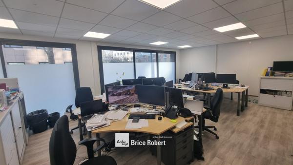 Bureaux à louer à Villeurbanne avec patio extérieur et accès rapide Lyon