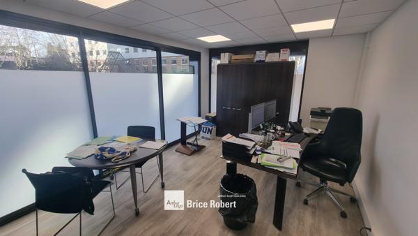 Bureaux à louer à Villeurbanne avec patio extérieur et accès rapide Lyon