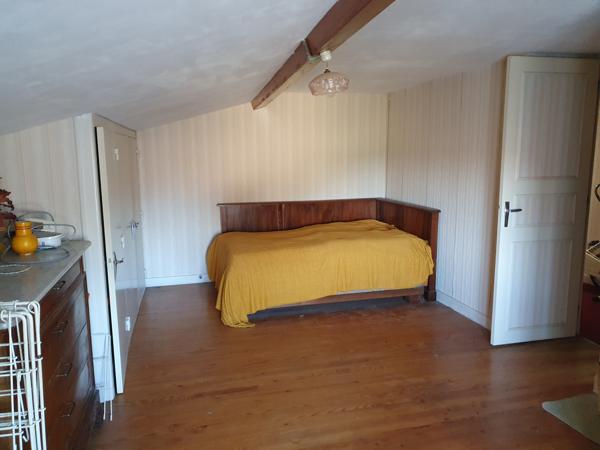 Propriete  7 pièce(s)  6 chambre(s)  180 m²