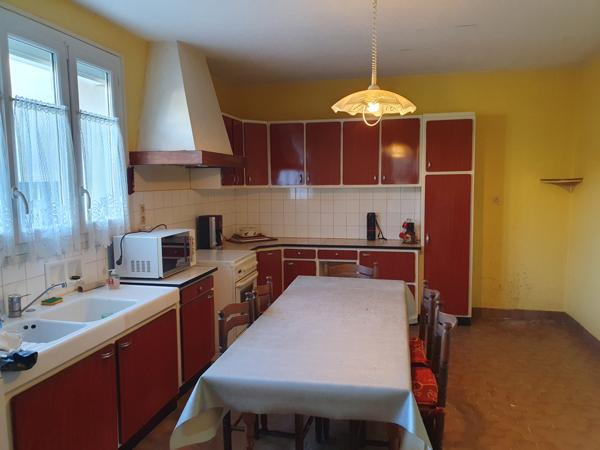 Propriete  7 pièce(s)  6 chambre(s)  180 m²