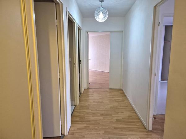 Appartement T3, cave et une place parking
