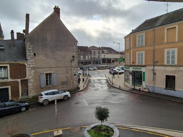 Appartement T3, cave et une place parking