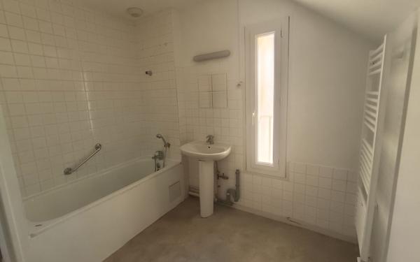 Maison à louer    3 pièces • 62 m2 Aillant-sur-Milleron