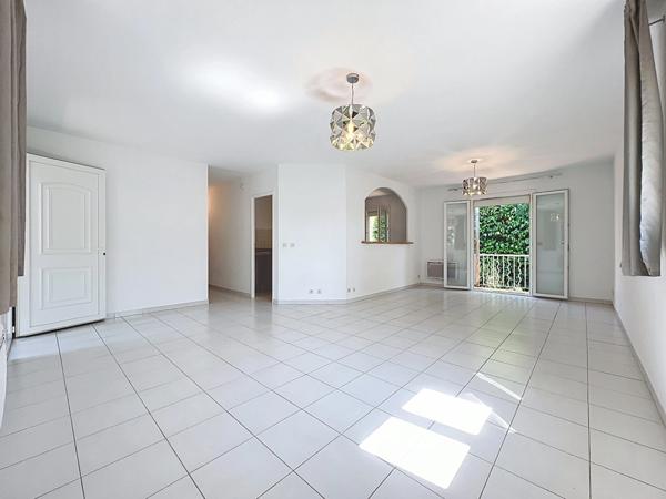 Maison à vendre 4 pièces de plain pied, SAINT GEORGES D'ORQUES (34)+ 454 m2 de terrain piscinable+ garage+ parking