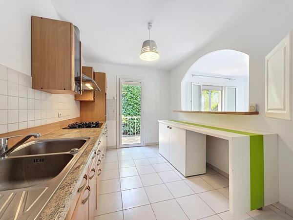 Maison à vendre 4 pièces de plain pied, SAINT GEORGES D'ORQUES (34)+ 454 m2 de terrain piscinable+ garage+ parking