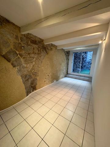 Maison de village avec cour à SAINT THIBERY (34)