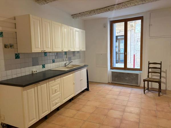 Maison de village avec cour à SAINT THIBERY (34)