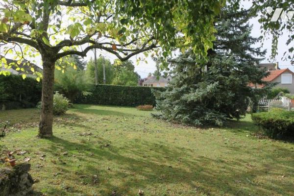 Terrain à bâtir  - 585 m².