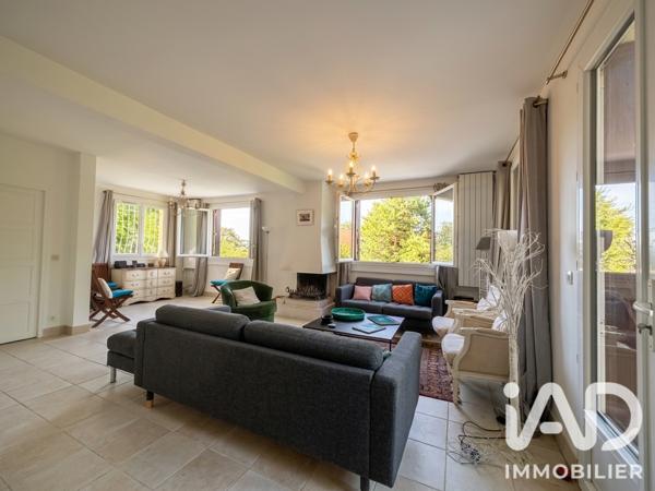 Maison à vendre 9 pièces 202,36 m² Saint-Germain-en-Laye
