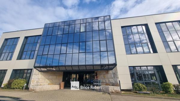 Bureaux à louer à Saint Didier au Mont d'Or avec parkings et jardin mutualisé