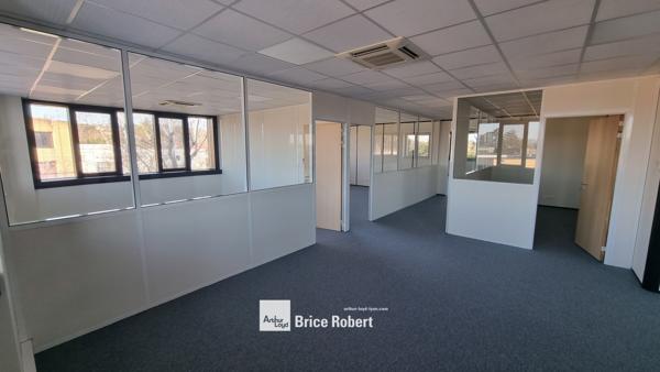 Bureaux à louer à Saint Didier au Mont d'Or avec parkings et jardin mutualisé