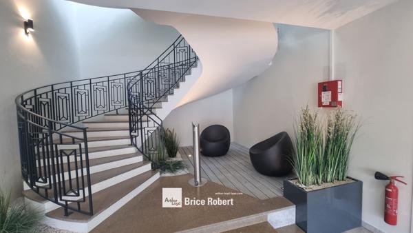 Bureaux à louer à Saint Didier au Mont d'Or avec parkings et jardin mutualisé