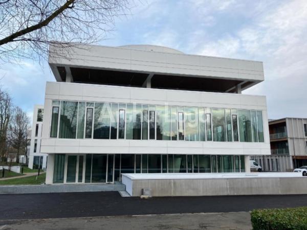 Bureaux neufs à louer à Villeneuve d’Ascq avec parkings et services