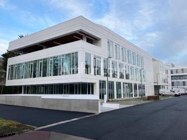 Bureaux neufs à louer à Villeneuve d’Ascq avec parkings et services
