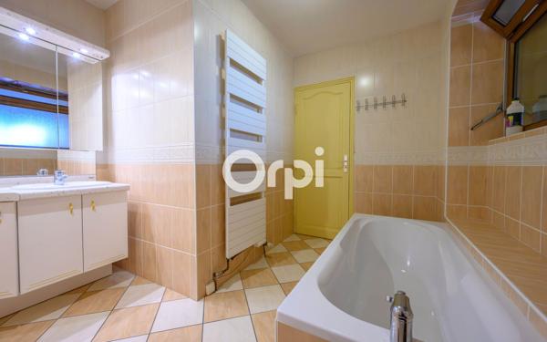 Maison à vendre    9 pièces • 274 m2 Sin-le-Noble