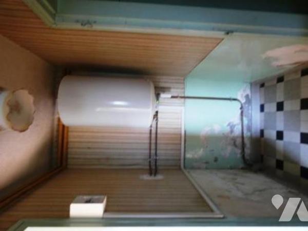 ORBEC sortie de ville. Maison avec jardin et garages.