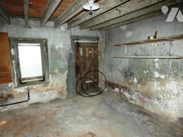 ORBEC sortie de ville. Maison avec jardin et garages.