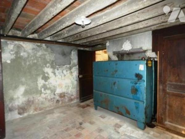 ORBEC sortie de ville. Maison avec jardin et garages.