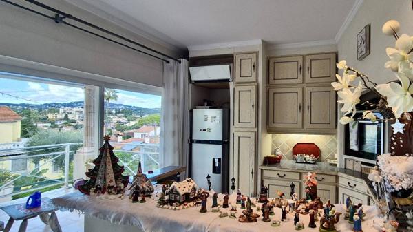 Haut de villa au calme à Juan les Pins