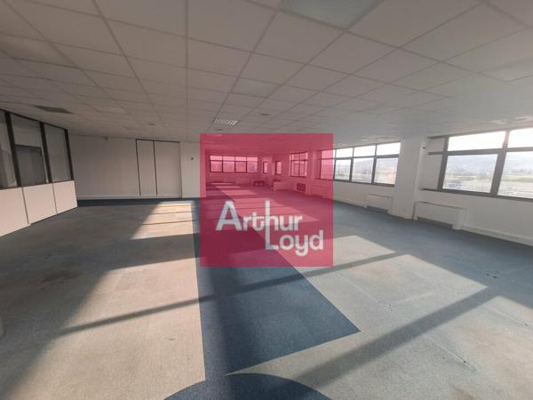 COURNON D'AUVERGNE A PROXIMITE DU ZENITH A LOUER BUREAUX 295M²