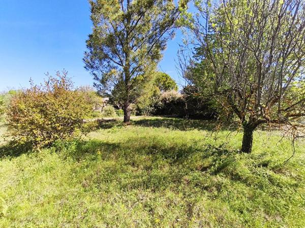 MAZAN  BEAU TERRAIN A BÂTIR  DE 1285 m2