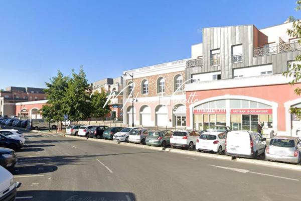 Lot 2 places de stationnement en extérieur proche gare