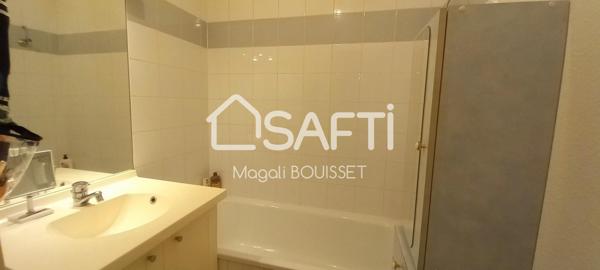 Appartement T2 de 40m²  avec une terrasse dans une résidence sécurisée et place de parking.