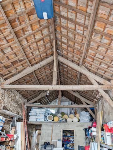 vert le petit Hangar avec parking terrain 374m²