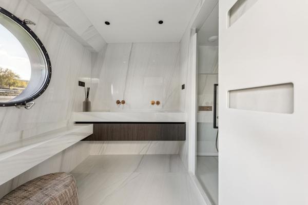 Vente Péniche de luxe Paris 16 5 Pièces 230 m²