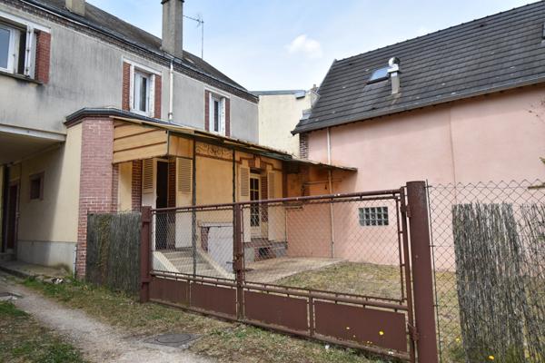 Courville-sur-Eure (28190) MAISON ENTIEREMENT A RENOVER
