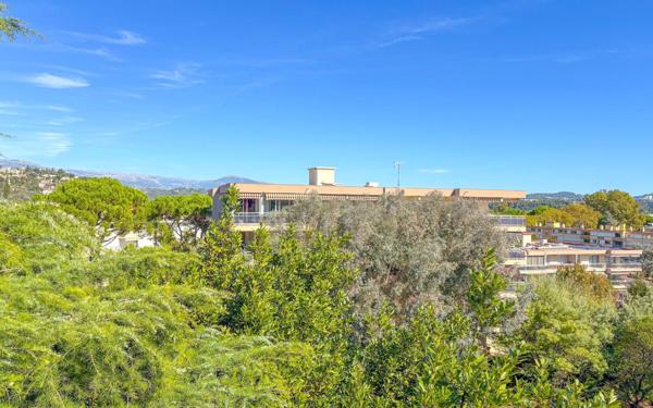 Appartement à vendre    4 pièces • 99,41 m2 Mandelieu-la-Napoule