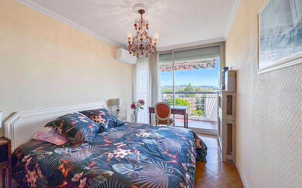 Appartement à vendre    4 pièces • 99,41 m2 Mandelieu-la-Napoule