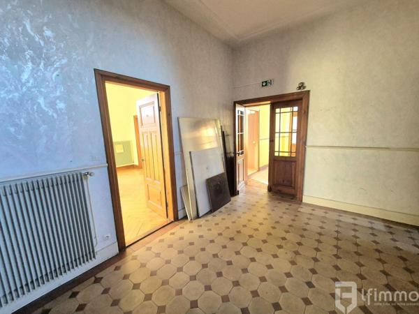 Ensemble immobilier d'environ 373 m2 sur 24.25 ares à Ingwiller.