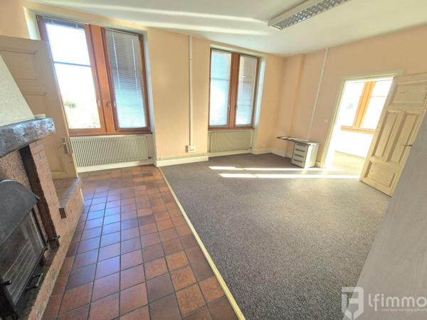 Ensemble immobilier d'environ 373 m2 sur 24.25 ares à Ingwiller.