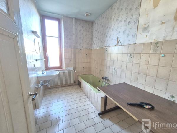 Ensemble immobilier d'environ 373 m2 sur 24.25 ares à Ingwiller.