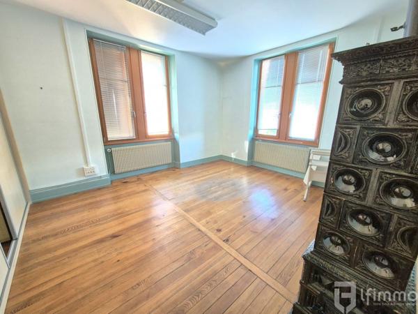 Ensemble immobilier d'environ 373 m2 sur 24.25 ares à Ingwiller.