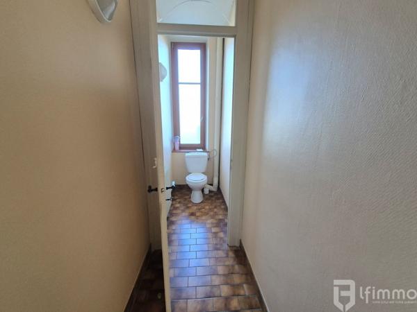 Ensemble immobilier d'environ 373 m2 sur 24.25 ares à Ingwiller.