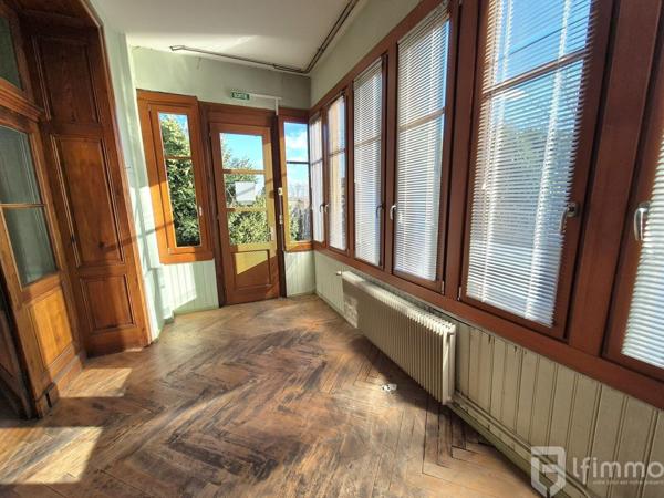 Ensemble immobilier d'environ 373 m2 sur 24.25 ares à Ingwiller.