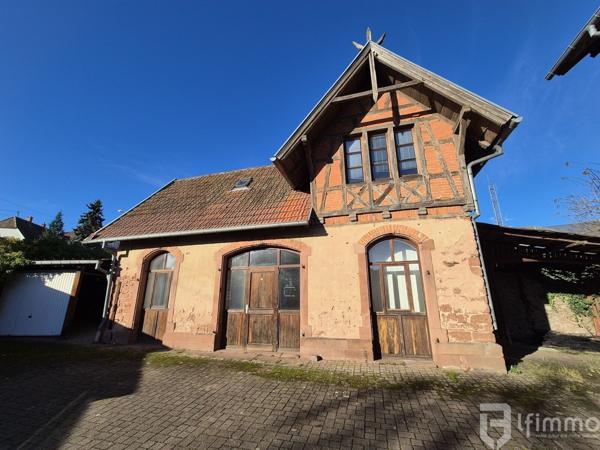 Ensemble immobilier d'environ 373 m2 sur 24.25 ares à Ingwiller.