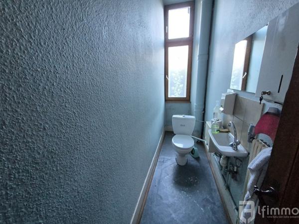 Ensemble immobilier d'environ 373 m2 sur 24.25 ares à Ingwiller.